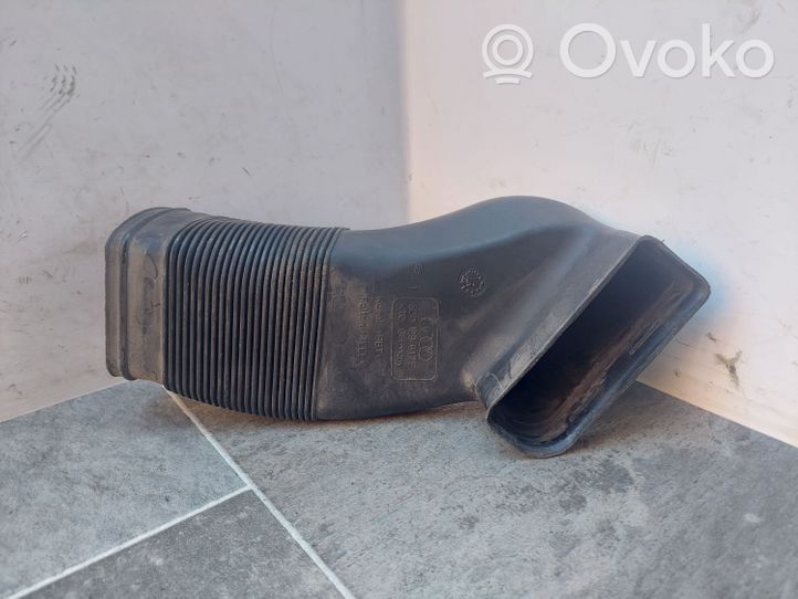 Audi A4 S4 B5 8D Część rury dolotu powietrza 8D0129617E