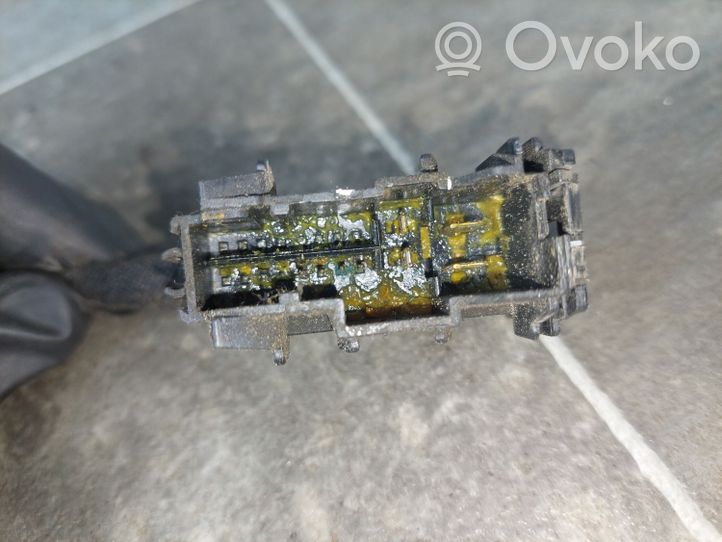 Audi A4 S4 B6 8E 8H Etuoven johtosarja 8E0971981A