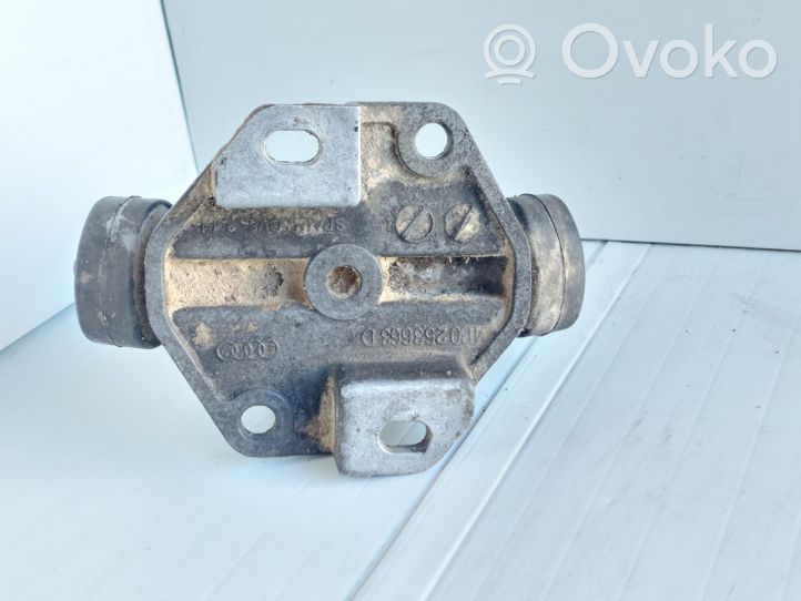 Volkswagen PASSAT B5.5 Staffa/supporto di montaggio della marmitta 8E0253147