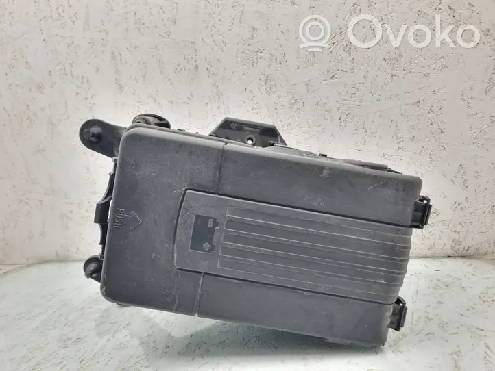 Volkswagen PASSAT B6 Battery box tray 1K0915336B