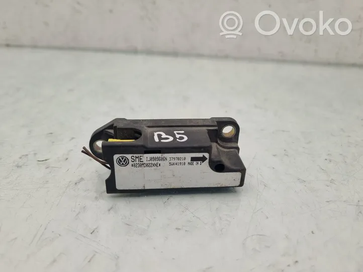 Volkswagen PASSAT B5 Gaisa spilvenu trieciensensors 1J0909606N