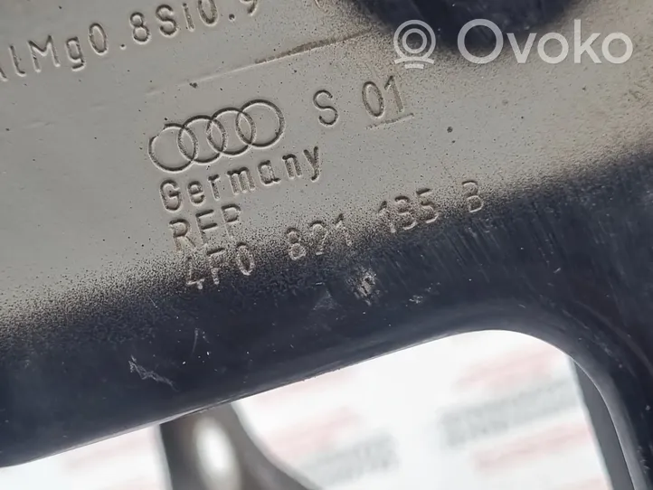 Audi A6 S6 C6 4F Supporto di montaggio del parafango 4F0821135B