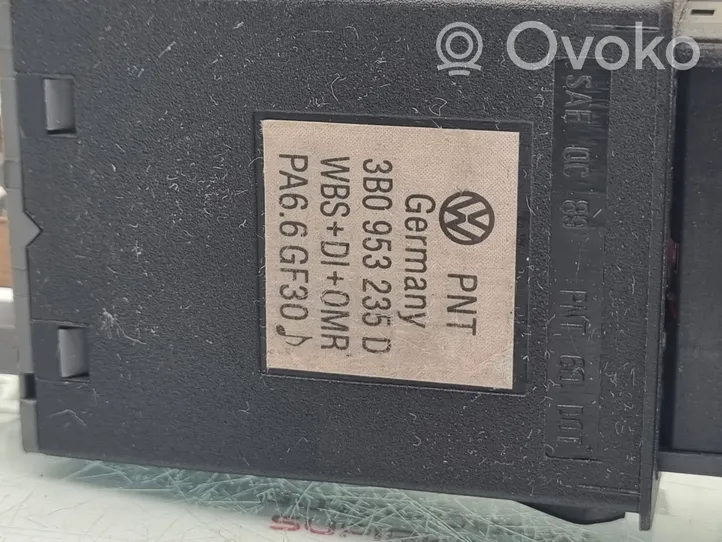 Volkswagen PASSAT B5 Hazard light switch 3B0953235D