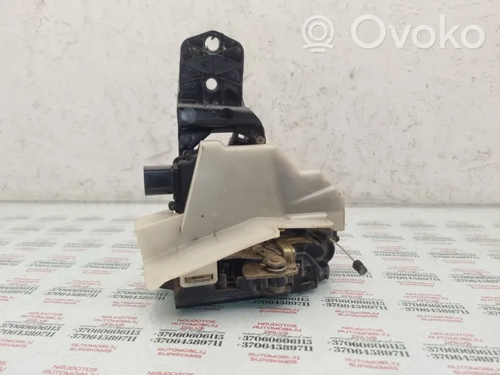 Volkswagen PASSAT B5.5 Rear door lock 3B0837867