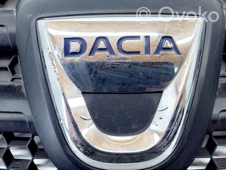 Dacia Logan II Rejilla superior del radiador del parachoques delantero 623103971R