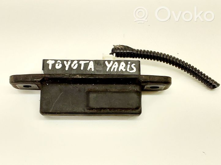 Toyota Yaris Przycisk otwierania klapy bagażnika 0506P44