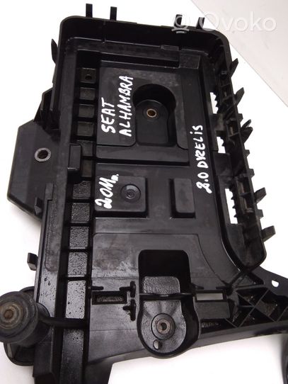 Seat Alhambra (Mk2) Support boîte de batterie 1K0915333