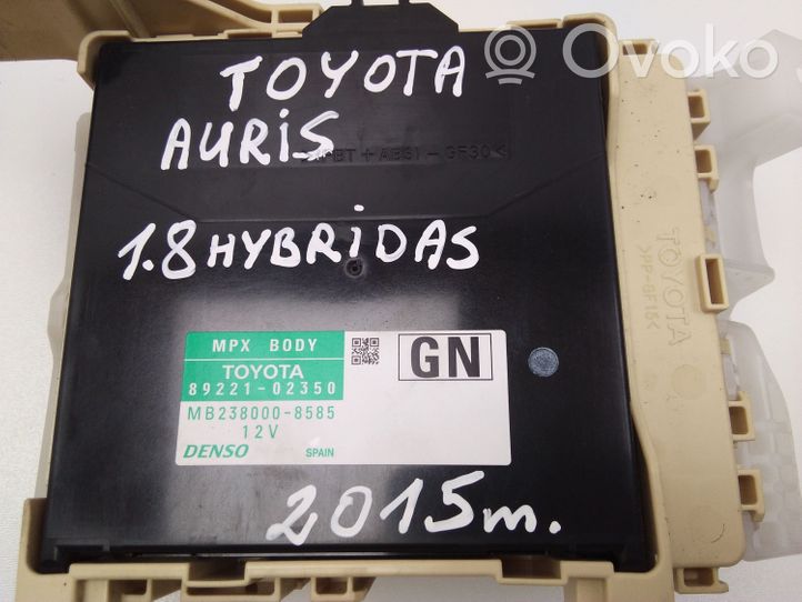 Toyota Auris E180 Блок монтирования реле 8922102350