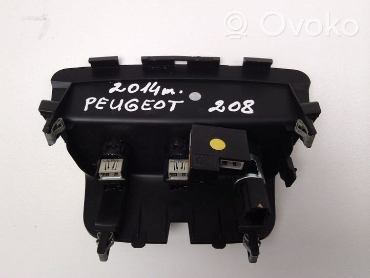 Peugeot 208 AUX in-socket connector 9674655377