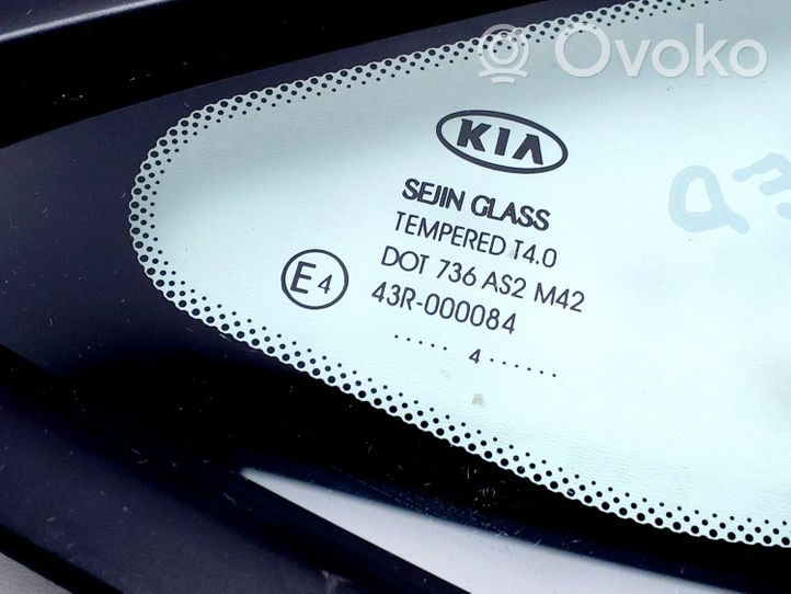 KIA Ceed Finestrino/vetro triangolo anteriore 86180A2000