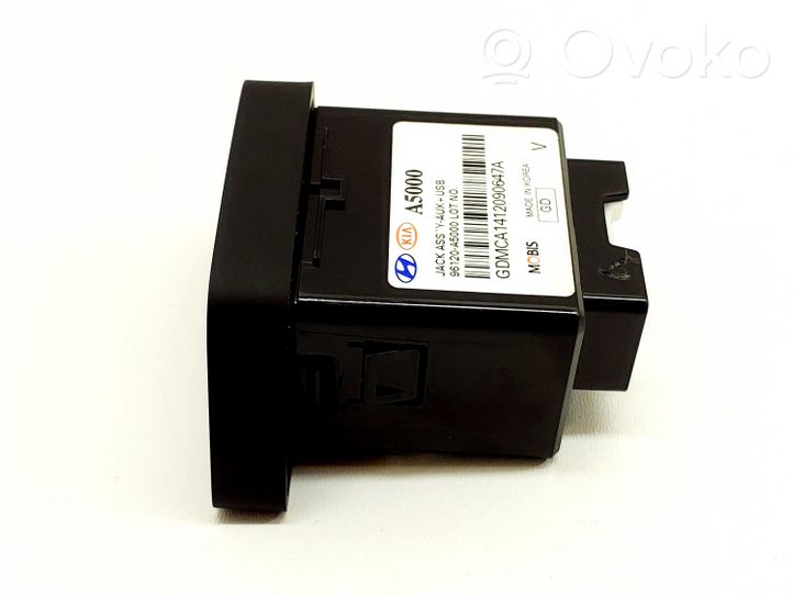 Hyundai i30 Connettore plug in AUX 96120A5000