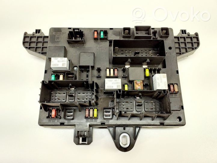 Opel Zafira C Relay mounting block 365927271