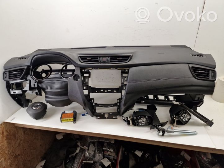 Nissan X-Trail T32 Dashboard 