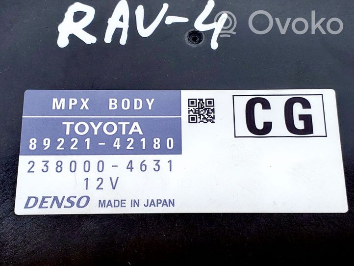 Toyota RAV 4 (XA40) Releen moduulikiinnike 8922142180