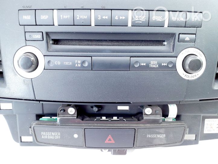 Mitsubishi Lancer VIII Radio/CD/DVD/GPS-pääyksikkö 8701A363