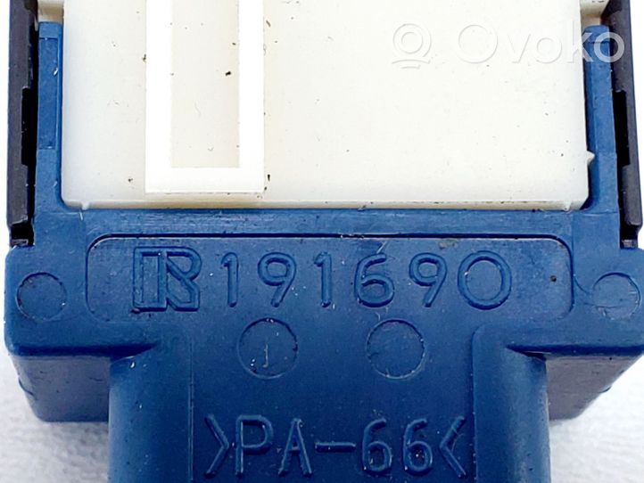 Toyota Auris E180 Interruptor de calefacción del asiento 191690