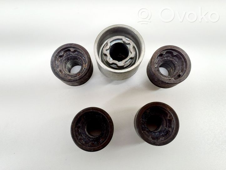 Opel Astra K Anti-theft wheel nuts and lock 