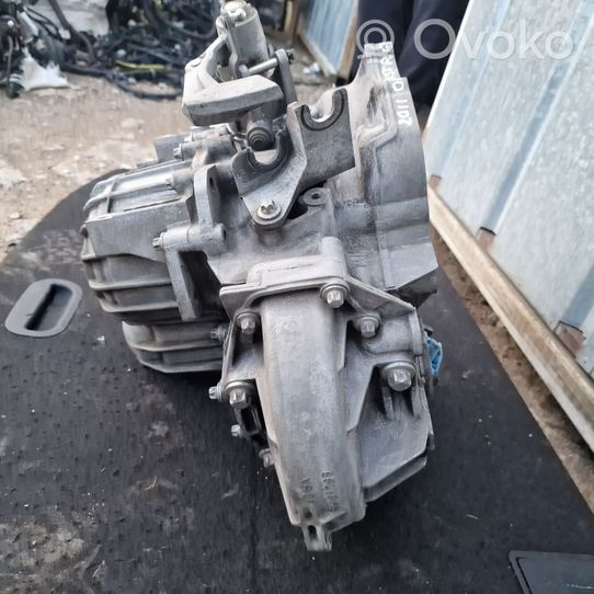 Opel Astra J Manuaalinen 6-portainen vaihdelaatikko 55194293