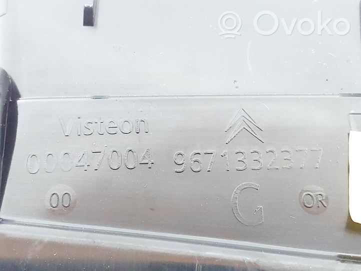 Citroen C4 I Dysze / Kratki nawiewu deski rozdzielczej 9671332377