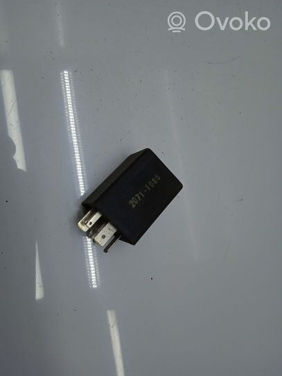 Volkswagen Golf III Window wiper relay 5WK1640