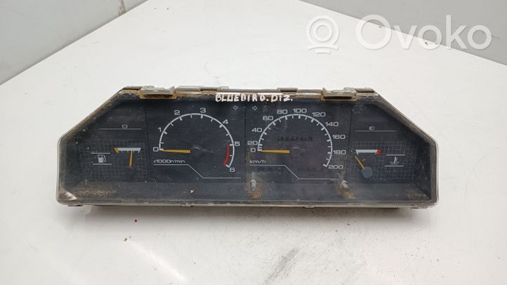 Nissan Bluebird Tachimetro (quadro strumenti) NA8000