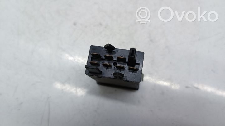 Audi A4 S4 B5 8D Relè lampeggiatore d'emergenza 8D0941509C