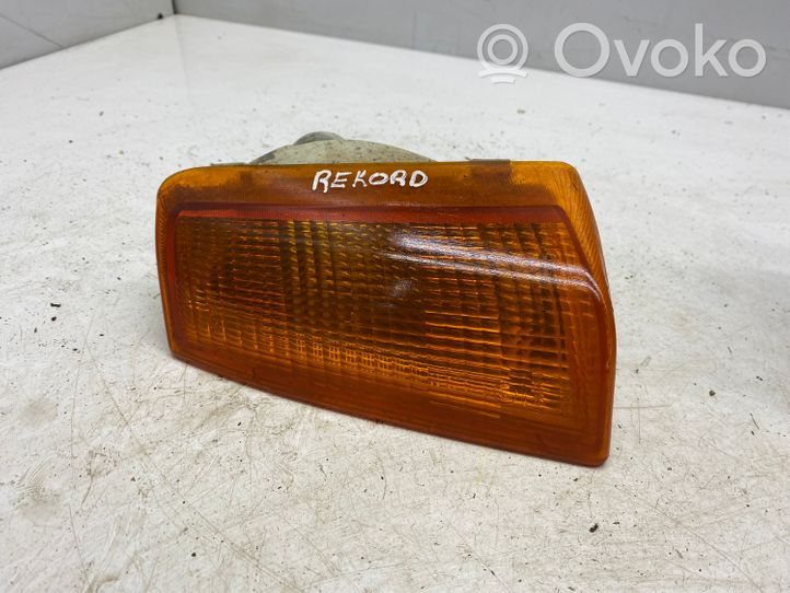 Opel Rekord E1 Indicatore di direzione anteriore 305232047