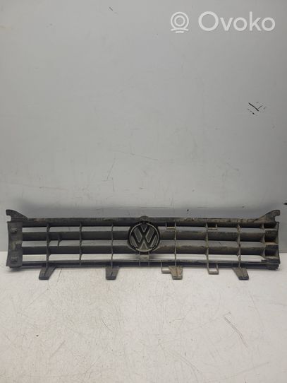 Volkswagen PASSAT B2 Front bumper upper radiator grill 