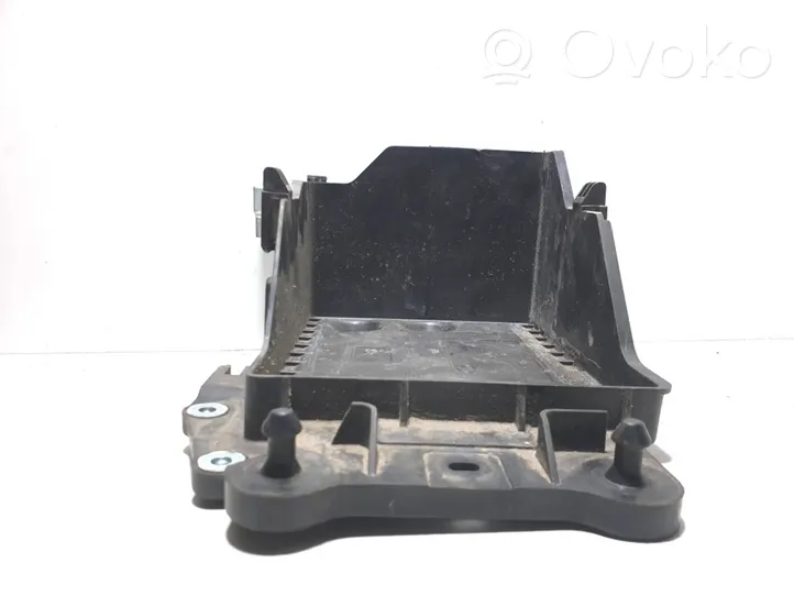 Mazda CX-3 Staffa di montaggio della batteria D09H56041