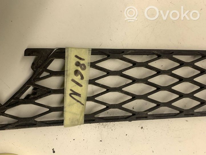 Mercedes-Benz R W251 Grille inférieure de pare-chocs avant A2518850153