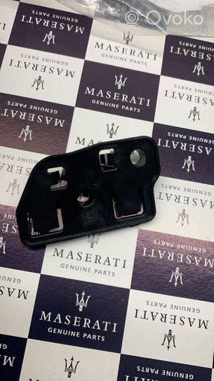 Maserati Ghibli Support de montage de pare-chocs avant 670004458