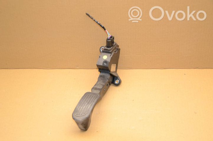 Toyota RAV 4 (XA40) Accelerator throttle pedal 781100W040