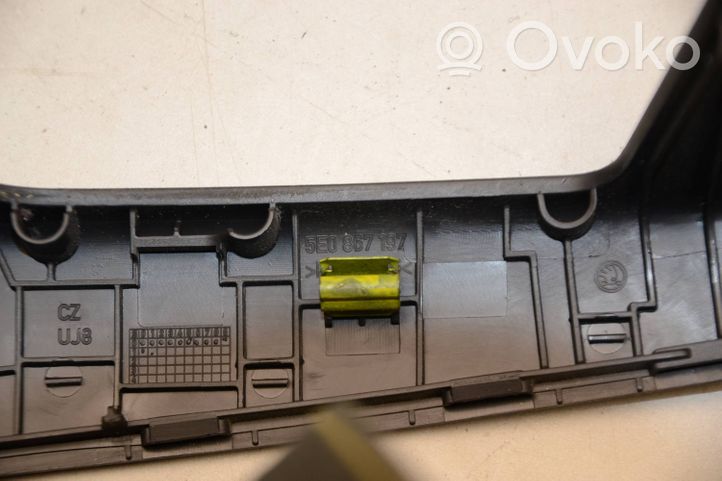 Skoda Octavia Mk3 (5E) Klamka drzwi tylnych 5E0867197