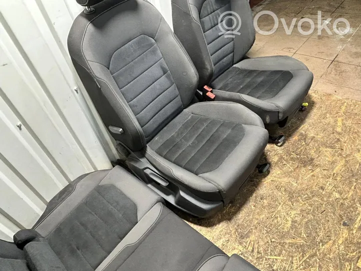 Volkswagen Golf VII Fotele / Kanapa / Komplet 5Q4881105N