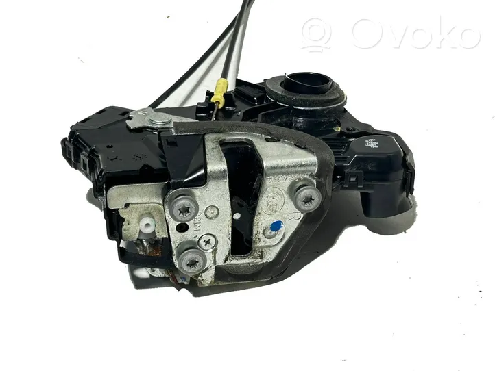 Toyota Verso Serratura portiera anteriore 6903002230