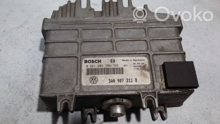 Volkswagen PASSAT B4 Moottorin ohjainlaite/moduuli 3A0907311B
