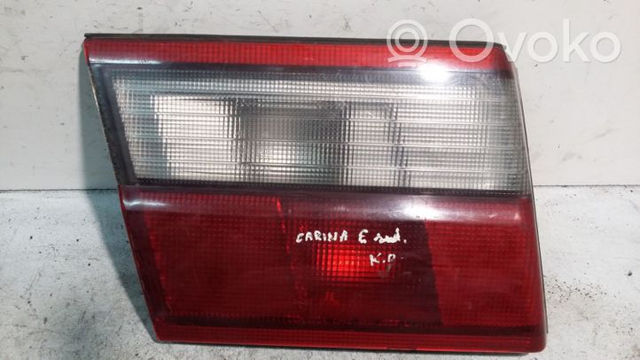 Toyota Carina T210 Lampy tylnej klapy bagażnika 20310
