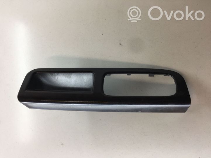 Volvo V50 Obudowa klamki wewnętrznej drzwi przednich 8679667