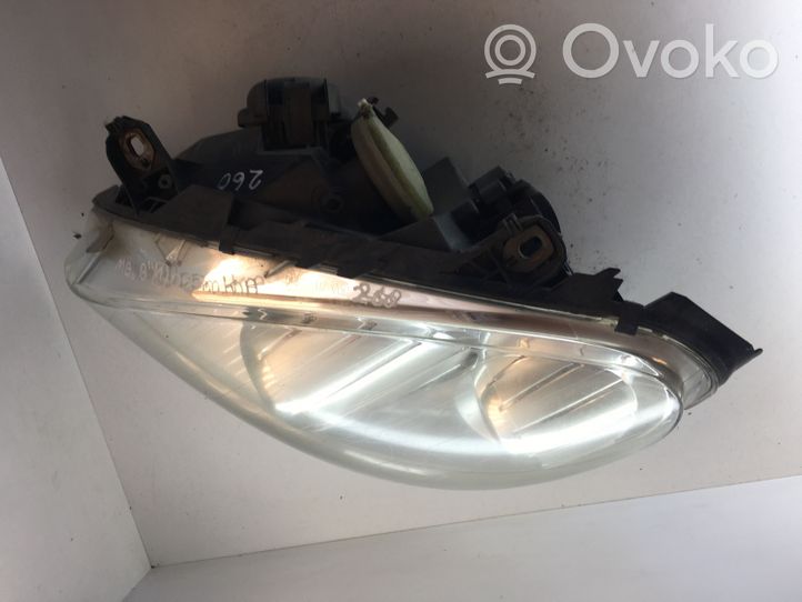 Mercedes-Benz B W245 Lampa przednia 0301220201