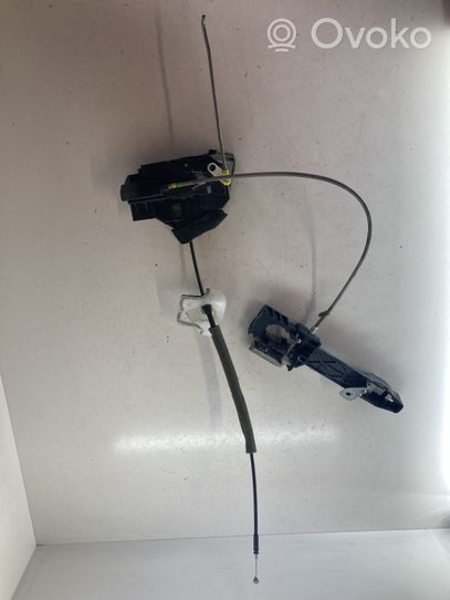 Nissan Qashqai+2 Front door lock 