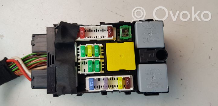 Citroen C4 II Picasso Module de fusibles 9665492680