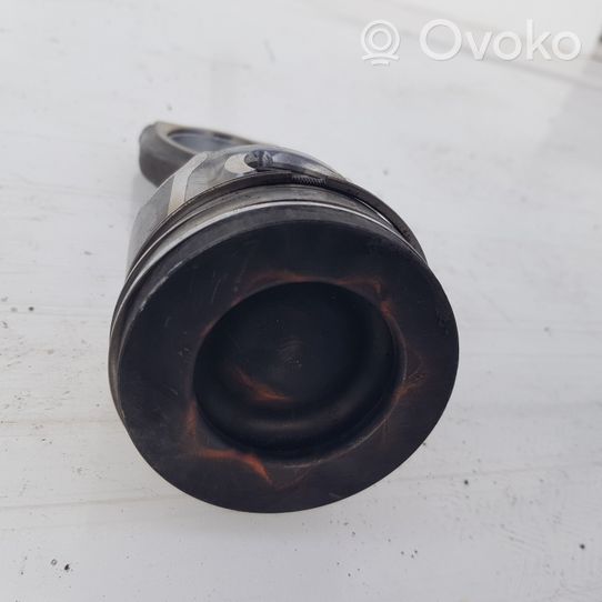 Peugeot 5008 Piston avec bielle 