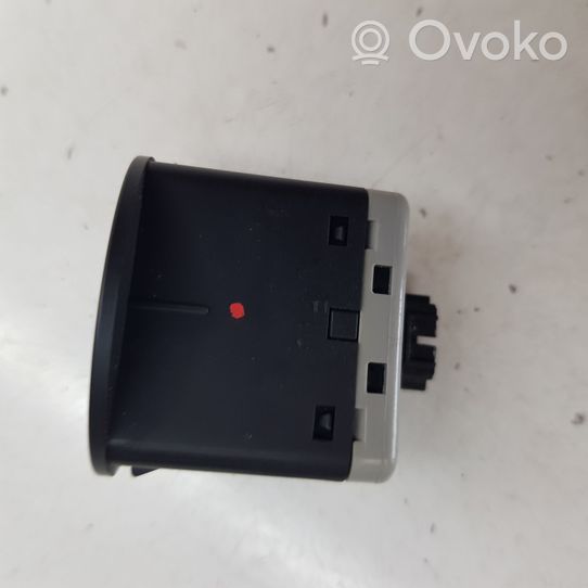 KIA Sportage Passenger airbag on/off switch 