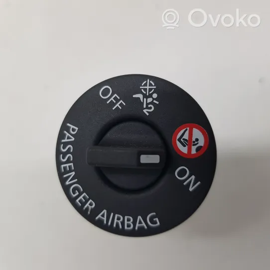 Renault Captur Passenger airbag on/off switch 681995290R