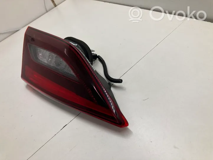 Toyota Avensis T270 Tailgate rear/tail lights E214080