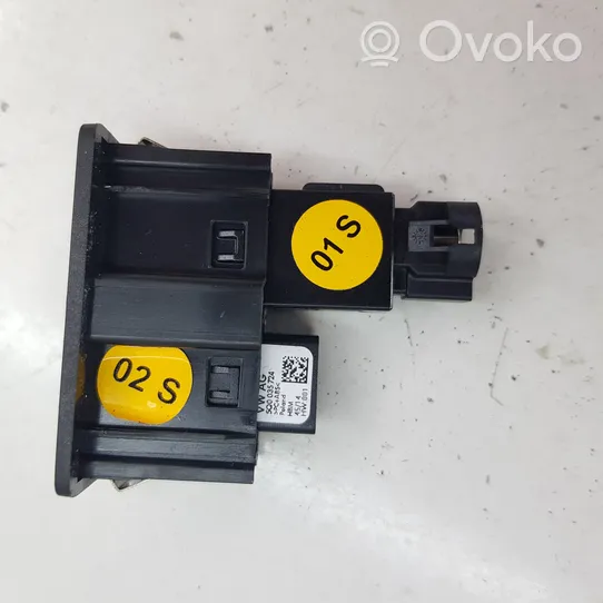 Volkswagen PASSAT B8 Connecteur/prise USB 5G0035222H