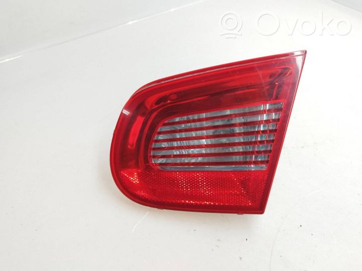 Volkswagen Eos Задний фонарь в крышке 1Q0945094