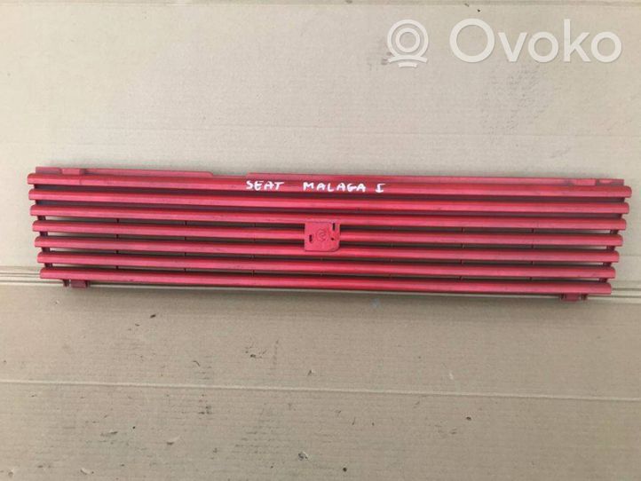 Seat Malaga (023A) Grille calandre supérieure de pare-chocs avant 