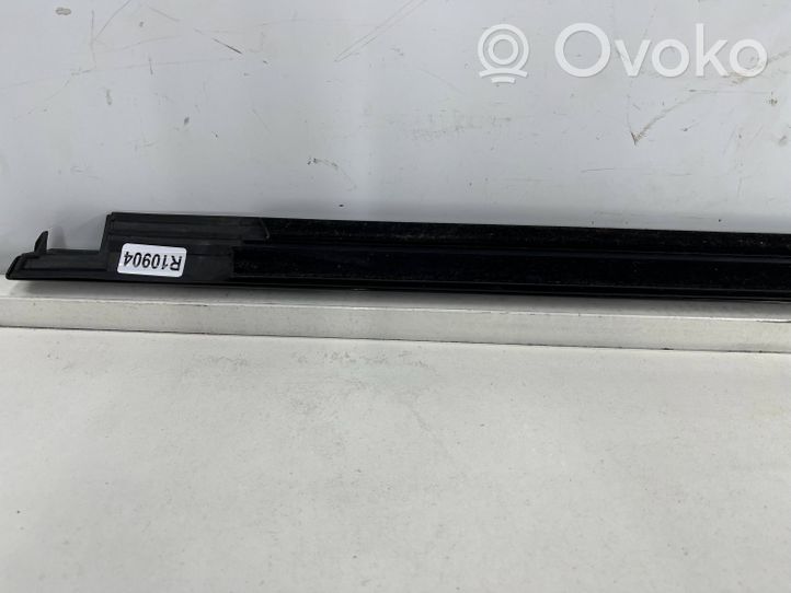 BMW X4 G02 Etuoven tuulilasin kisko 7410016