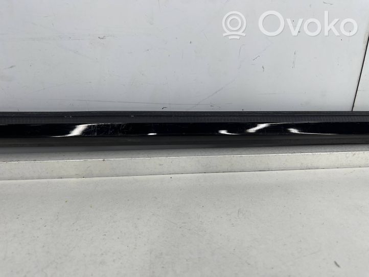 BMW X4 G02 Etuoven tuulilasin kisko 7410016